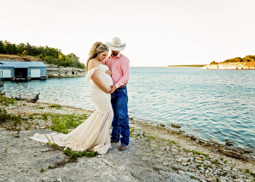 Expecting momma maternity pictures in Whitney TX